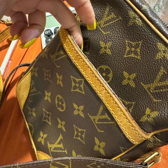 Louis Vuitton Monogram Crossbody Bag Danube - Picture 10 of 12